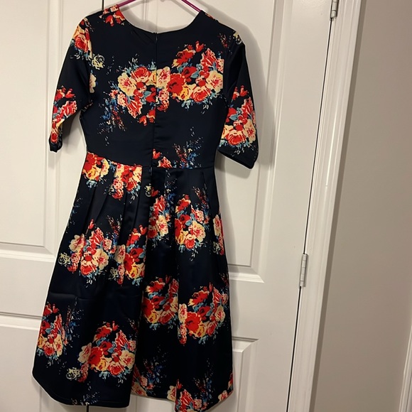 Beautiful Floral Dress - Picture 2 of 6